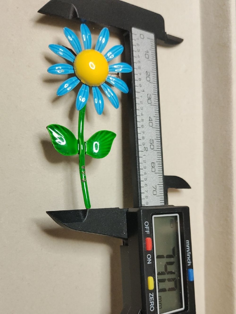 Vintage 1960's Blue and Yellow Daisy Flower Pin Brooch - Picture 3 of 4